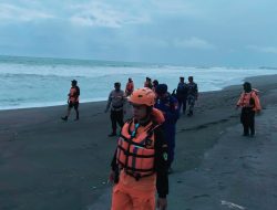 Tragedi di Pantai Congot: Satu Nelayan Tewas, Satu Lagi Hilang Terseret Ombak