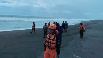 Tragedi di Pantai Congot: Satu Nelayan Tewas, Satu Lagi Hilang Terseret Ombak