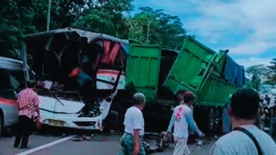 Kaget! Truk 'Ngamuk' di Tanjakan Cipularang, Hantam Beruntun 5 Kendaraan