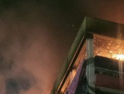 Kebakaran Besar Landa Glodok Plaza, Jakarta Barat