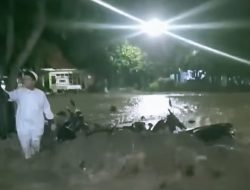 Banjir di Cirebon, Pondok Pesantren Terendam, Warga Mengungsi