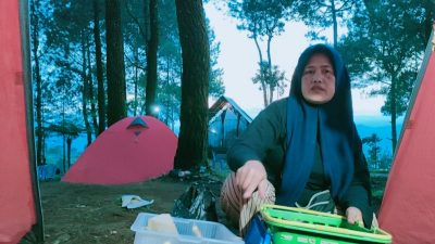 Ibu Pedagang Nasi Uduk Kuningan Rela Berkorban Demi Masa Depan Anak