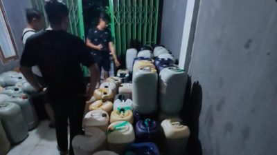 Indramayu Gempar! Gudang Penimbunan Solar Subsidi Digerebek, Ratusan Jerigen Disita!