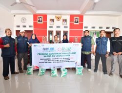 Salurkan Lebih 7 Ton Beras, Zakat Profesi Pekerja Kilang Pertamina Balongan Disambut Bahagia Lansia dan Dhuafa.