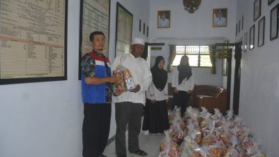 Kilang Balongan Salurkan Ribuan Paket Sembako untuk Masyarakat
