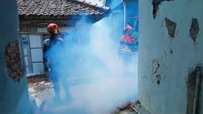 Wabah DBD Mengintai Indramayu, Relawan Bergerak Cepat Lakukan Fogging Massal!