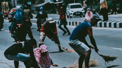 Mitos dan Rezeki di Jembatan Sewo: Tradisi Penyapu Koin Saat Mudik Lebaran