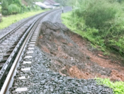 Jalur Kereta Api Selatan Jawa Lumpuh, Longsor Ancam Perjalanan! Penumpang KA Pangandaran Terlantar