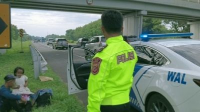 Drama Mudik di Tol Cipali: Ibu dan Anak Terlantar Akibat Ketiduran, Akhir Bahagia Berkat Polisi Baik Hati
