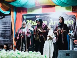 Wabup Madina Curi Perhatian: Lincah Manortor di Malam Silaturahmi Hutarimbaru