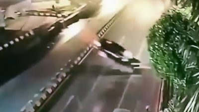 BMW 'Terbang' 10 Meter Ikuti Google Maps, Penumpang Selamat Bak Aksi Film!