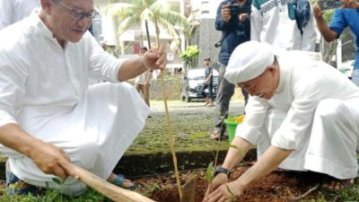 Aksi Nyata Pelestarian Lingkungan: Yayasan Majelis Azzikra Tanam 20.000 pohon