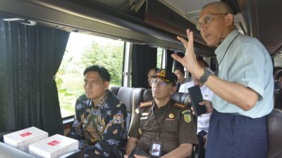 Apresiasi Komitmen Keselamatan Kilang Balongan, Bupati Indramayu Lucky Hakim Tinjau Proyek Pelebaran Jalan (Bufferzone)