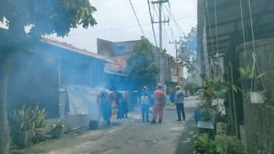 Indramayu Siaga DBD, Relawan ERT dan KRI Gelar Fogging Fokus di Perumahan Griya Ayu Utama