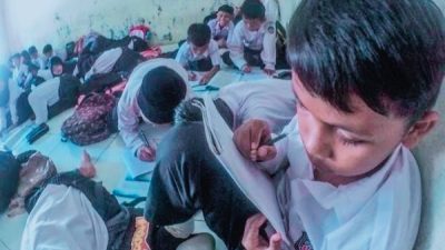 Skandal Meubelair Sekolah di Bogor Terkuak: Bangku Lapuk, Diduga Ada Permainan Kotor Oknum Penyedia!