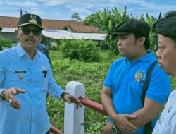 GERCEP! Lucky Hakim-Syaefudin Sikat Eceng Gondok di Sungai Maja Indramayu, Alat Berat Langsung Meluncur!