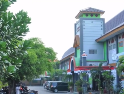 Polemik Seragam Jutaan Rupiah di SMPN 5 Cirebon: Antara Kebutuhan, Kewajiban, dan Keberatan Orang Tua