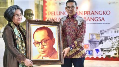 Menteri Kebudayaan Luncurkan Prangko Para Pendiri Bangsa