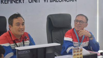 Komisaris Utama Pertamina Tinjau Langsung Kesiapan dan Keandalan Kilang Balongan General Manager Kilang Balongan, Yulianto Triwibowo (kiri) Foto: Red)