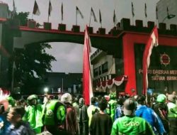 Driver Ojol Geruduk Mako Brimob Polda Metro Jaya Tuntut Tanggung Jawab