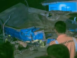 Kecelakaan Kereta Mataram di Indramayu, Lokomotif Rusak Tabrak Truk