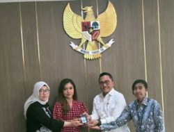 KABAR BAIK BAGI PERS ISTANA! KARTU JURNALIS DIKEMBALIKAN, ISTANA JANJI TAK CABUT AKSES LAGI