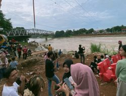 Pelatihan Berubah Tragedi! Perahu Karet Mapala Polindra Terbalik di Bendungan Rambatan, 2 Mahasiswa Hilang Terseret Arus Cimanuk