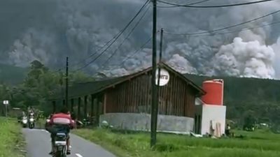 Gawat! Awan Panas Semeru Capai 14 KM, Melewati Jembatan Gladak Perak! Status Naik ke SIAGA