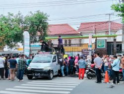 INDRAMAYU MEMANAS! Ratusan Warga Majakerta Geruduk 3 Titik, Bongkar ‘Borok’ Dana Desa Hingga Pungli Listrik Gratis!