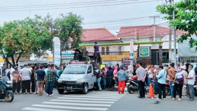 INDRAMAYU MEMANAS! Ratusan Warga Majakerta Geruduk 3 Titik, Bongkar ‘Borok’ Dana Desa Hingga Pungli Listrik Gratis!