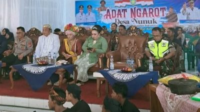 Ribuan Warga "Tumplek Blek"! Tradisi Ngarot Desa Nunuk Indramayu Sukses Digelar Meriah