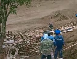 Tragedi Longsor Dini Hari di Ngamprah: 30 Rumah Amblas, 7 Warga Ditemukan Meninggal Dunia