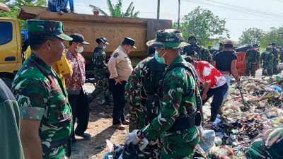 Sinergi Tanpa Batas! TNI-Polri dan Warga Cikedung Kompak 'Sulap' TPS Pasir Angin Jadi Bersih