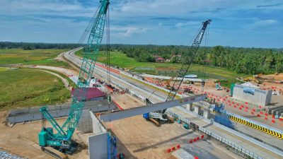Pemasangan Girder Interchange Lubuk Alung, Tol Padang–Sicincin Terapkan Rekayasa Lalu Lintas di KM 18+998