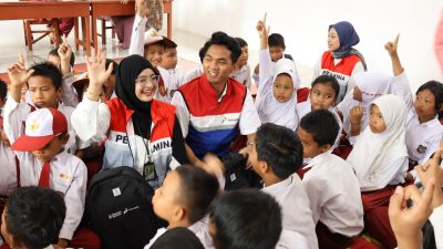 HUT ke-1 Danantara, Pertamina Bagikan 3.000 Paket Sekolah untuk Siswa di Riau