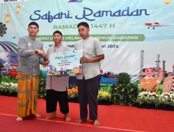 Gelar Safari Ramadan, GM Kilang Balongan Santuni Anak Yatim dan Dhuafa di Salamdarma