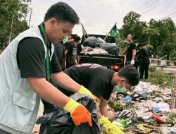 Rayakan Milad ke-79, HMI Indramayu “Gempur” Tumpukan Sampah di Desa Pangauban
