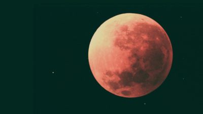 Jangan Terlewat! Bulan Merah Darah Hiasi Langit Indonesia Besok Malam, Ini Jadwalnya
