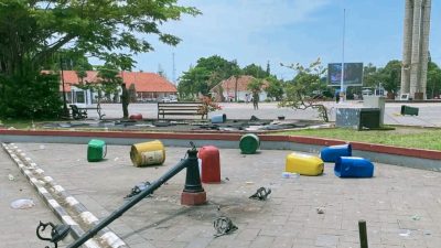 Alun-Alun Indramayu Diamuk Massa, Bupati Lucky Hakim ‘Menghilang’ Saat Demo Ricuh