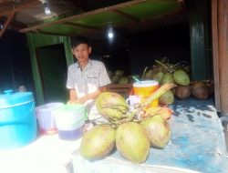 Segar Pol! Es Kelapa Muda Bang Candra Jadi Incaran Warga Indramayu untuk Dongkrak Imun