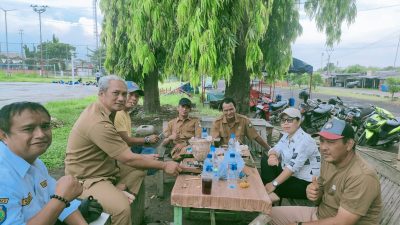 Atasi Masalah Sampah, PPIB dan Dinas LH Bersinergi Bersihkan Kawasan Sport Center Indramayu