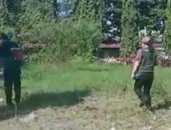 Prihatin Jadi Sarang Ular, Ketua PPIB Rogoh Kocek Pribadi Babat Rumput Liar di Sport Center Indramayu