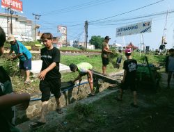 Perkuat Gotong Royong, Warga Blok Bedeng Indramayu Kompak Gelar Kerja Bakti Massal