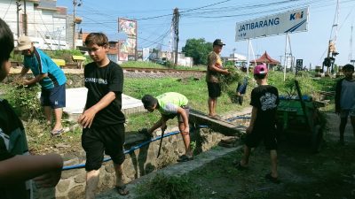 Perkuat Gotong Royong, Warga Blok Bedeng Indramayu Kompak Gelar Kerja Bakti Massal