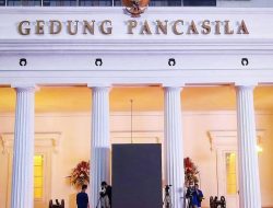 Pancasila di Persimpangan Jalan   