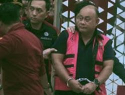 Kilat! Eks Kepala Badan Gizi Nasional Dadan Hindayana Resmi Ditahan Kejagung Berompi Pink
