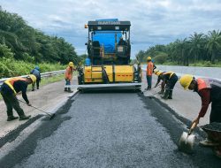 Tingkatkan Kenyamanan Pengguna, Hutama Karya Lakukan Pemeliharaan Rutin di Tol Pekanbaru-Dumai