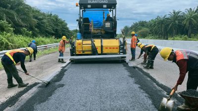 Tingkatkan Kenyamanan Pengguna, Hutama Karya Lakukan Pemeliharaan Rutin di Tol Pekanbaru-Dumai