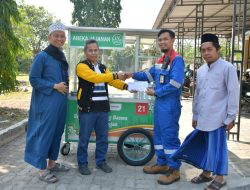 Bangkitkan Ekonomi Warga, Bazma Pertamina Patra Niaga Kilang Balongan Kembali Salurkan Bantuan Gerobak Usaha