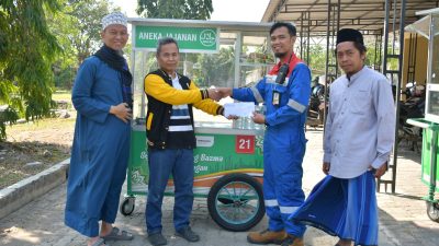 Bangkitkan Ekonomi Warga, Bazma Pertamina Patra Niaga Kilang Balongan Kembali Salurkan Bantuan Gerobak Usaha